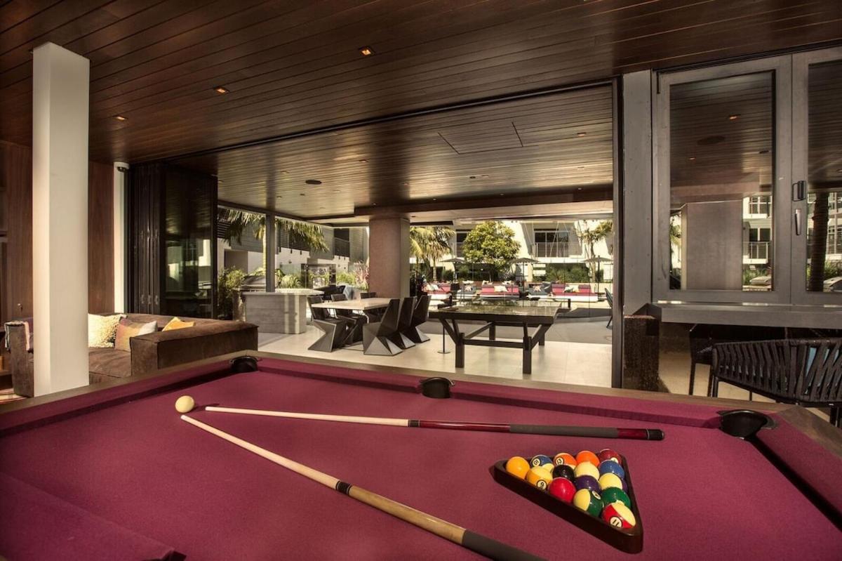 Spacious - Hollywood Pool, Parking, Sauna Appartement